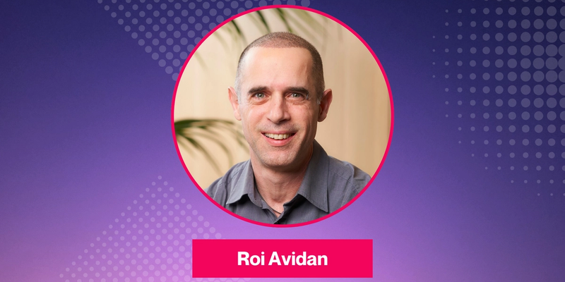 Photo of Roi Avidan on a gradient background